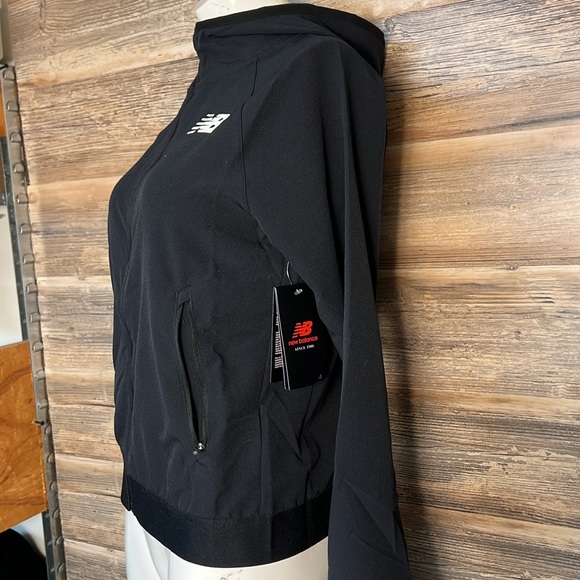 New Balance Women's Accelerate Full Zip Track Jacket in Black NWT - Picture 4 of 4